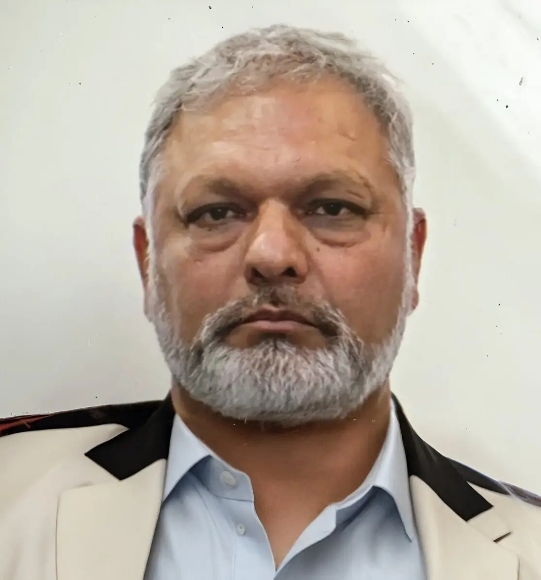 papu chacha face img AI uncrop auto expand